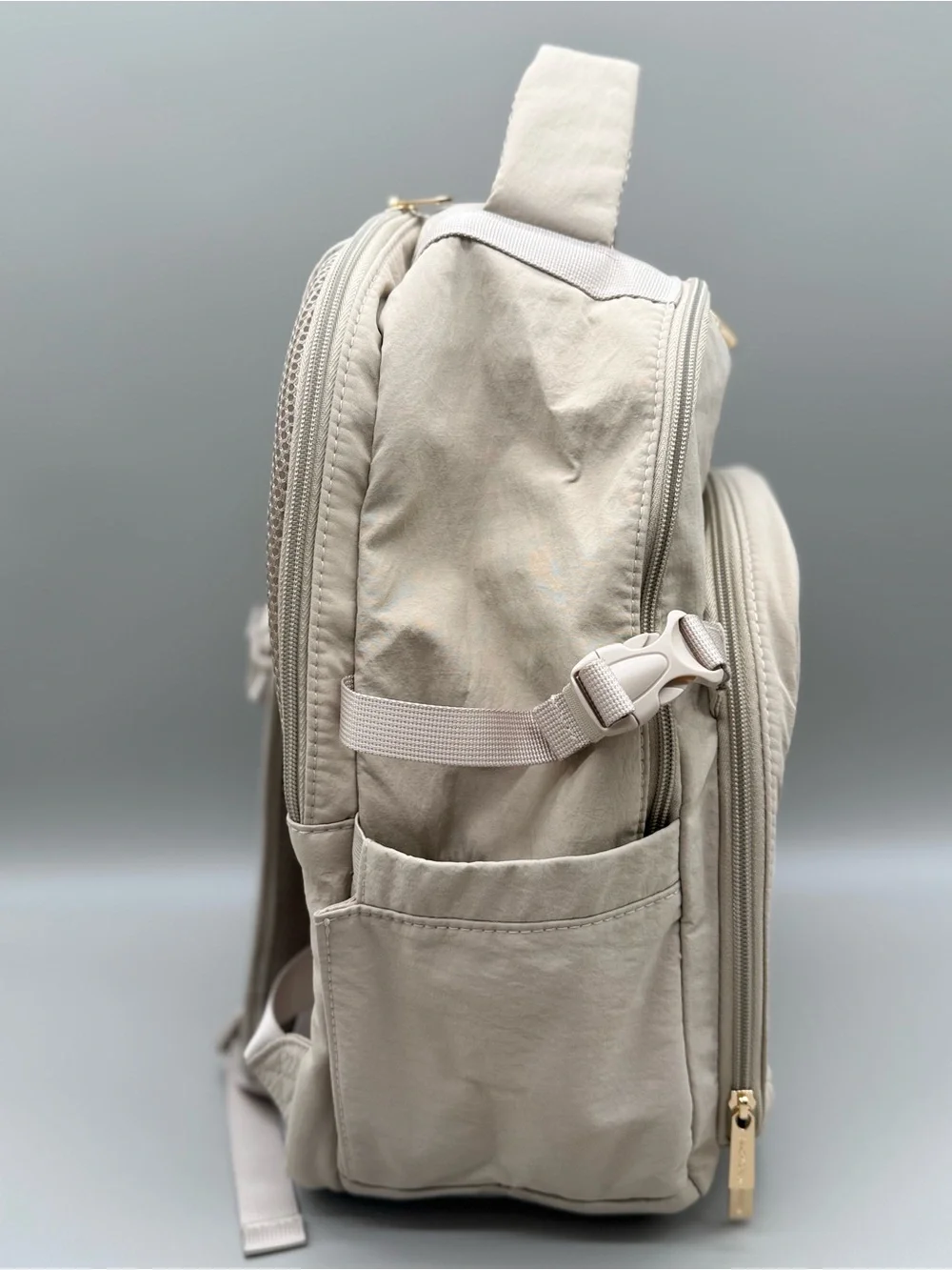 Isaac Mizrahi spacious backpack